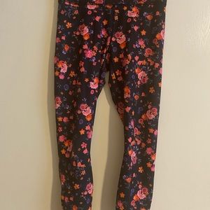 Fablectics Cropped Floral Yoga Pants (Size 6)